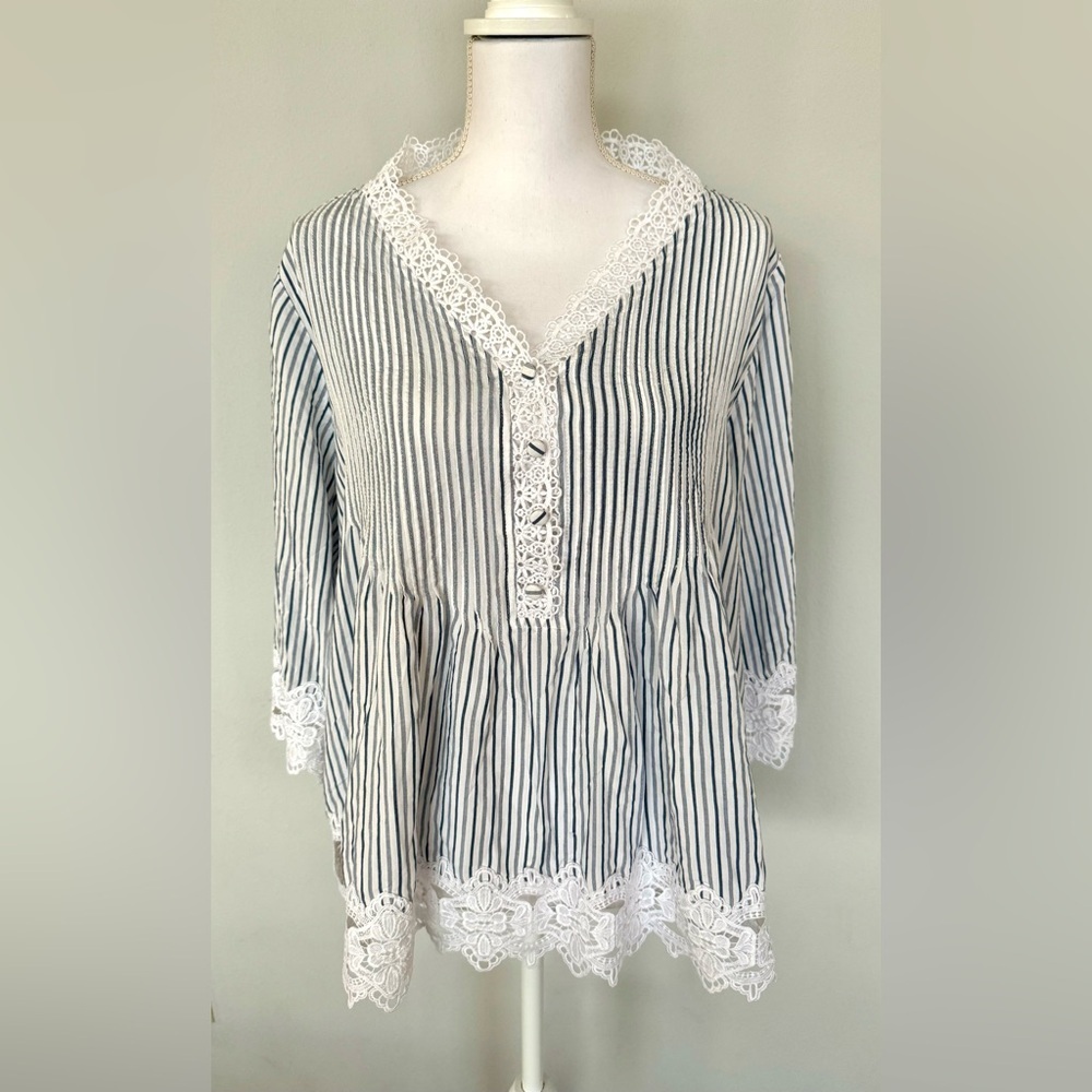 Flowy Lightweight Striped Lace Trim Top | Size 1X but fits M-L oversized | EUC